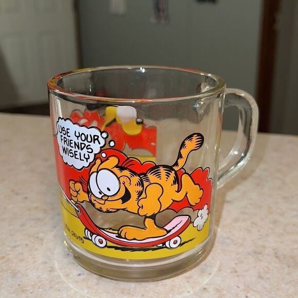 VINTAGE 1978 McDonald’s Garfield and Odie Cartoon “Use Your Friends Wise” Mug - Picture 1 of 9